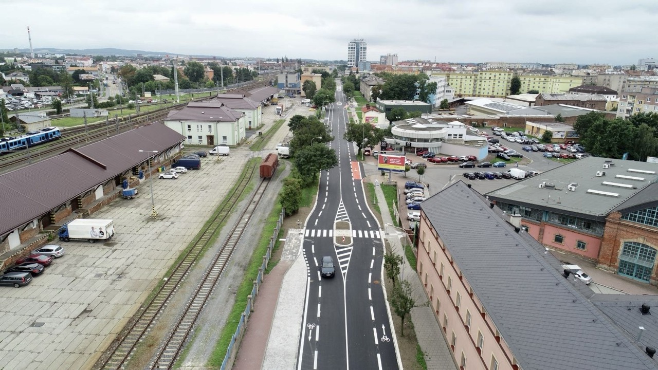 Olomouc – nová část Jantarové cyklostezky a rekonstrukce ul. Jeremenkova - Road and bridge construction